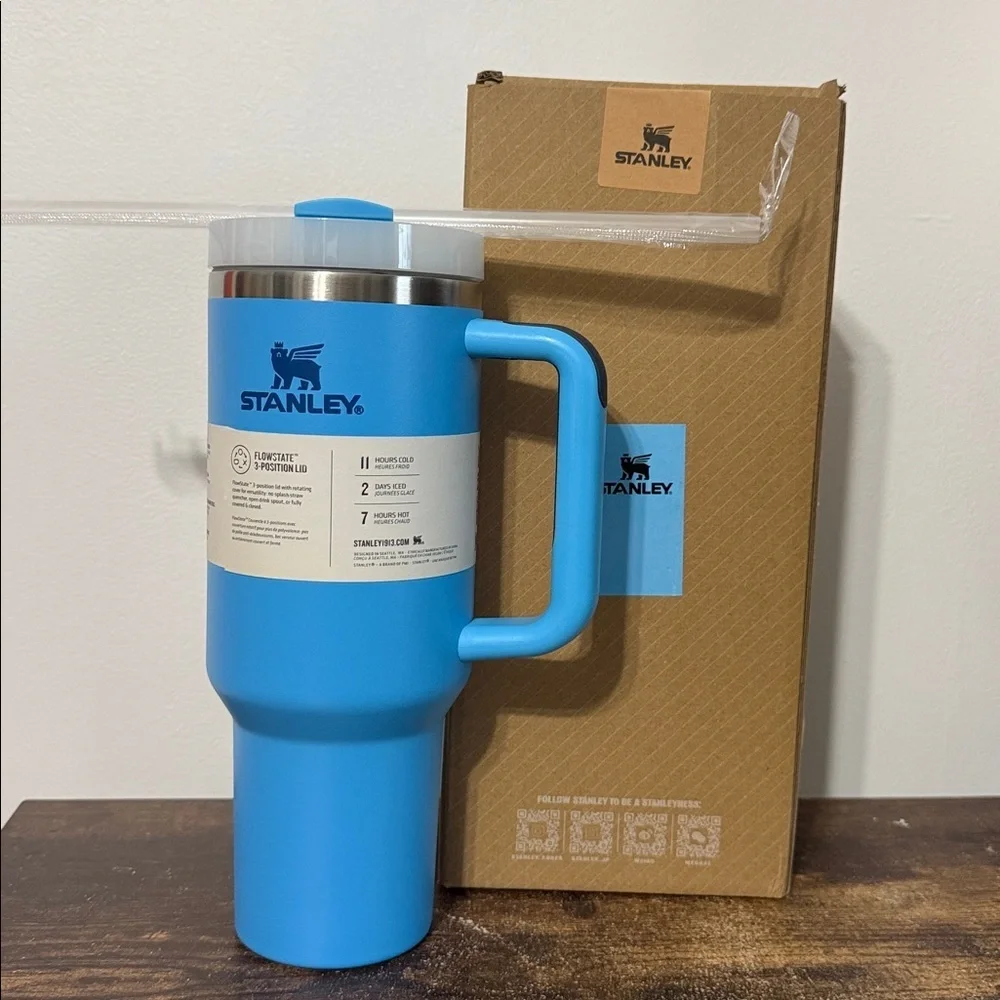 Stanley Sky Blue Quencher H2.0 Flowstate Tumbler with Straw 40oz NEW - Picture 4 of 9